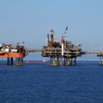 Pemanfaatan Minyak Bumi dalam Kehidupan Modern Peran, Manfaat, dan Tantangannya