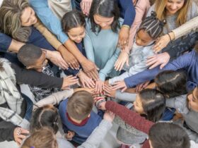 Yel Yel Singkat Pengertian, Manfaat, dan Contoh Terbaik untuk Membangkitkan Semangat Kelompok