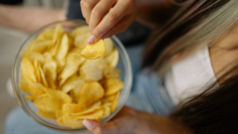 Keripik: Jenis, Proses Pembuatan, dan Peluang Usaha Camilan Favorit Indonesia