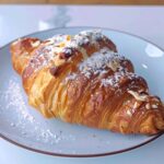 Roti Croissant: Sejarah, Ciri Khas, dan Cara Menikmati Pastry Ikonik dari Prancis
