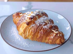 Roti Croissant: Sejarah, Ciri Khas, dan Cara Menikmati Pastry Ikonik dari Prancis