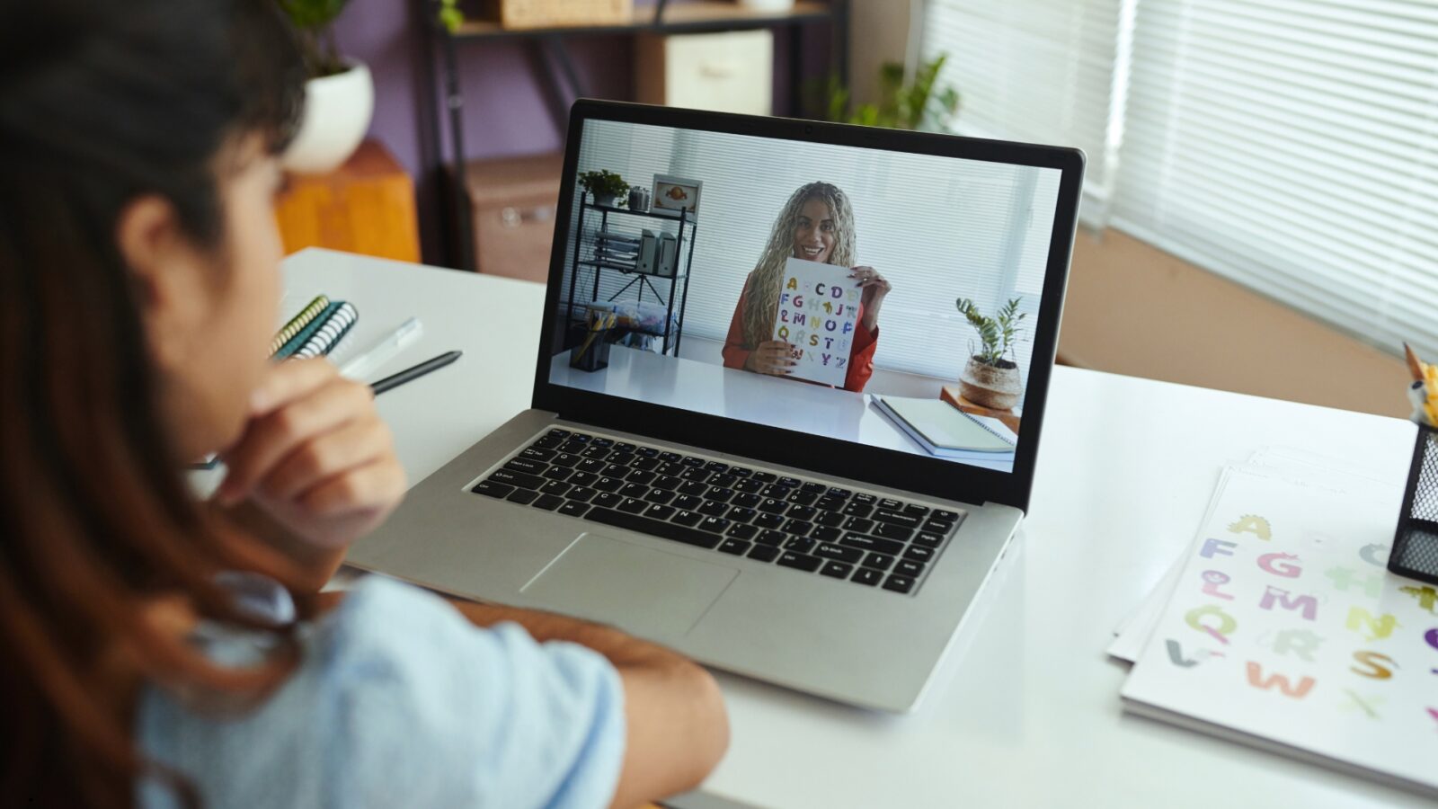 Apa Itu Daring: Pengertian, Contoh, dan Perbedaannya dengan Luring