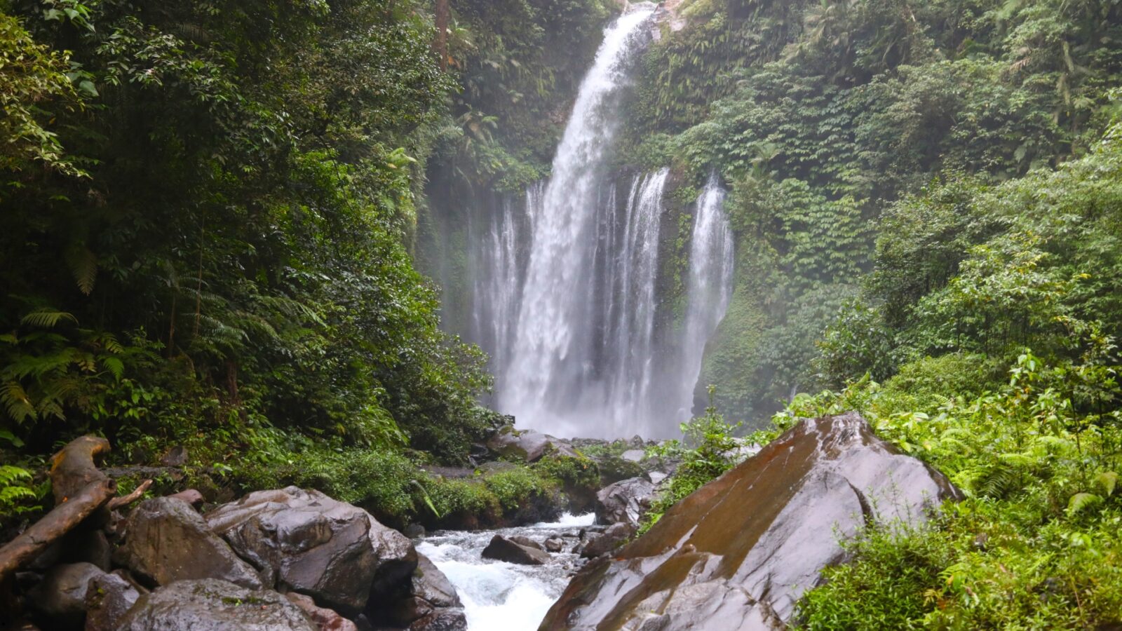 Curug Cikawah: Tiket Masuk, Rute Terbaru, dan Spot Foto Terbaik 2026