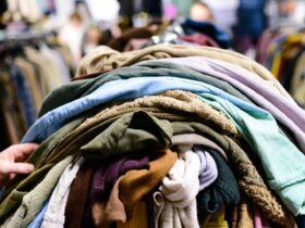 Baju Thrift Cara Memilih, Keuntungan, Tips Merawat dan Tempat Beli Terbaik